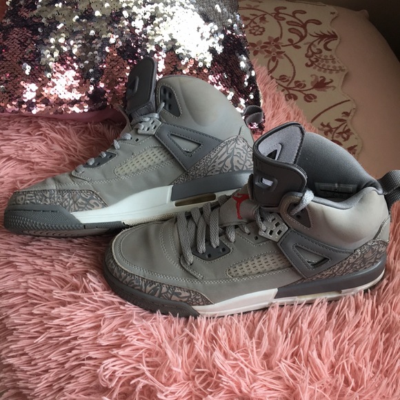 Jordan Sneakers - Picture 5 of 5